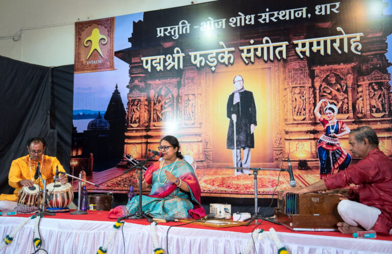 तपती धरा को पियाली के स्वर माधुर्य ने किया शीतल, धार में खूब गूंजी तालियां