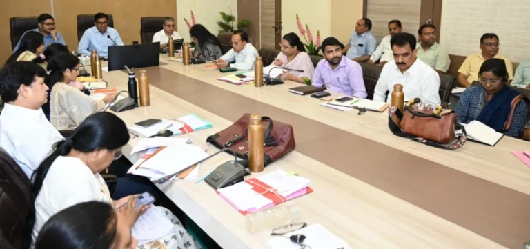 सीएम हेल्पलाइन और केसीसी पेंडेंसी पर कलेक्टर ने दिए सख्त निर्देश, लापरवाही पर जताई नाराजगी